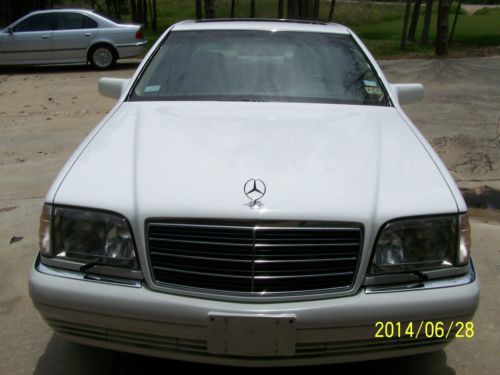 1995 mercedes s320-  looks showroom condition...