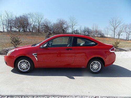 2008 ford focus se 2 door bright red nice nice car new car trade no reserve!!!!