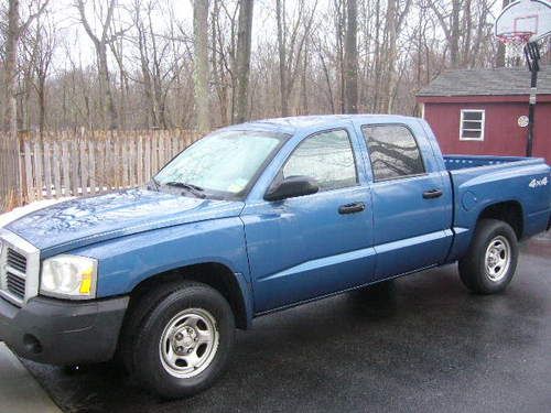 2005 dodge dakota st crew cab pickup 4-door 3.7l