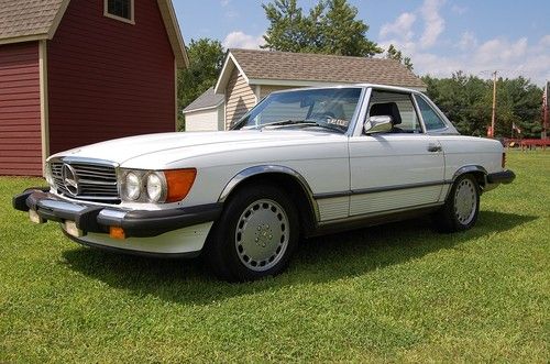 Beautiful 1987 mercedes-benz 560 sl  two tops, looks/runs great priced to sell