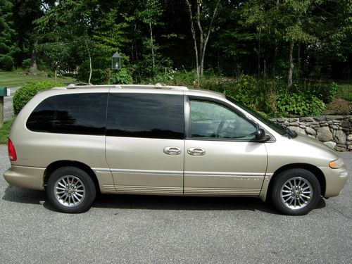 Purchase used 2000 Chrysler Town & Country Limited in