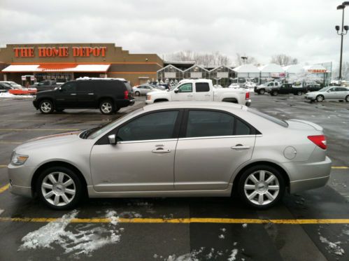 2007 lincoln mkz in very good condition.