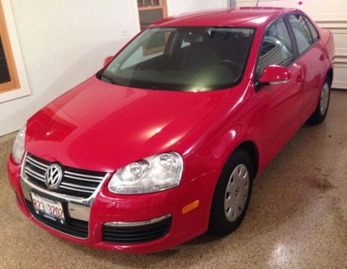 You are bidding on a 2007 volkswagen jetta.