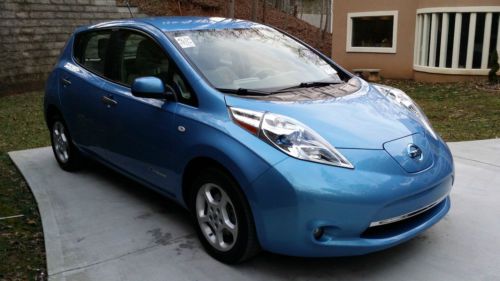2011 nissan leaf sv! 18573 mi. nav! bluetooth! like new! 100% electric!