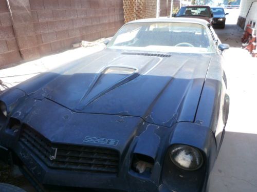 1979 camaro z28. 4 speed no engine or transmission. factory air. for restore