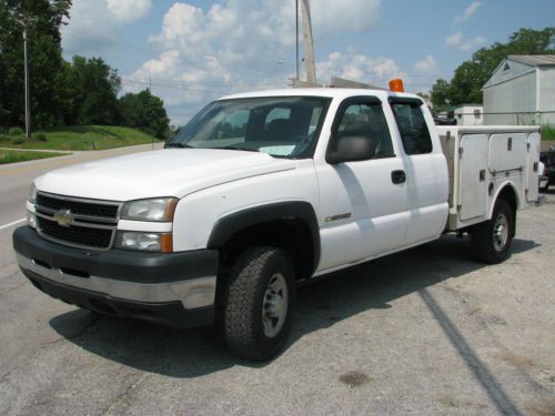 Extended cab 4-door v-8 auto rust free utility bed ready to go to work!!!!!!!!