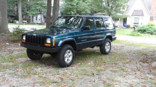 1998 jeep cherokee sport utility, low miles, lifted, and clean