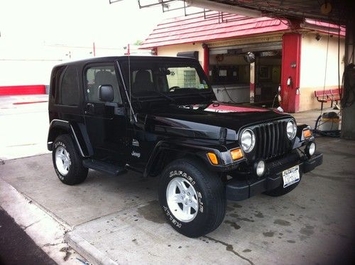 2004 wrangler sahara 4.0 6cyl 5spd 60k hard/soft tops