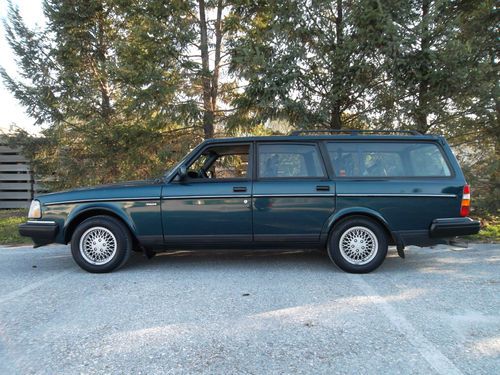 1993 volvo 240 wagon 5 speed classic ***cold air***