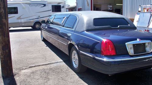 2001 lincoln town car executive limousine 4-door 4.6l