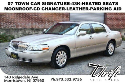 07 town car signature-43k-heated seats-moonroof-cd changer-leather-parking aid