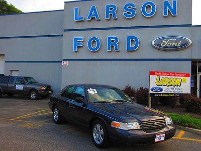 No reserve!  04 crown vic 111,601 miles moonroof new tires make me an offer!
