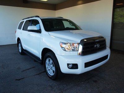 2013 toyota sequoia sr5 5.7l  4x4 great tow capacity, even better rates