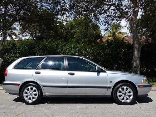 Extra nice low miles v40 wagon - leather, sunroof, 1 owner florida car 62k miles