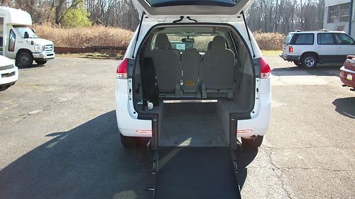 2011 toyota sienna le wheelchair handicap mobility van free 48 state shipping!