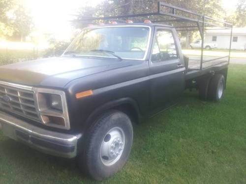 1986 ford f350  10' flat bed