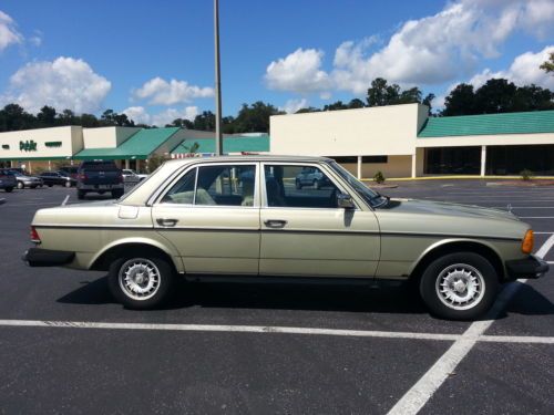 1984 mercedes-benz 300d turbo diesel-metallic green-sunroof-excellent condition