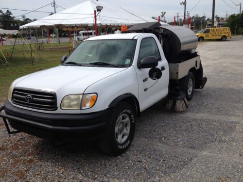 Masco sweeper truck 2000 toyota tundra base