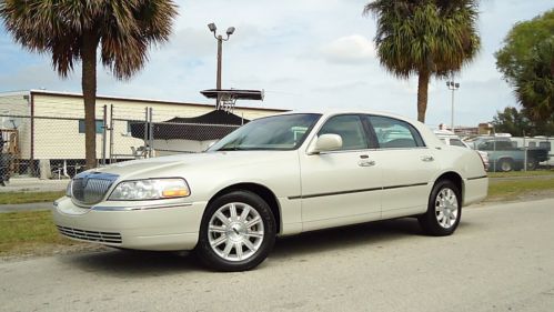 2006 lincoln town car signature limited , deal of the year , read ad !