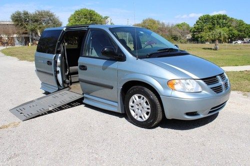 2005 dodge handicap wheelchair van braun entervan all power door ramp kneel