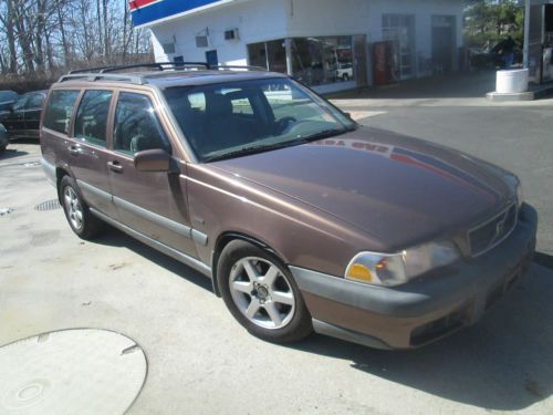 1998 volvo v70 x/c awd; sunroof--clean inside and out