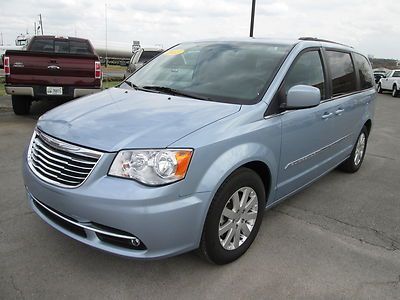 2013 chrysler town and country touring---leather---dvd----