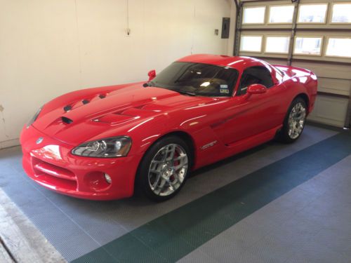 2008 dodge viper srt-10 coupe, 2100 miles, red/black, as new, every option, mint