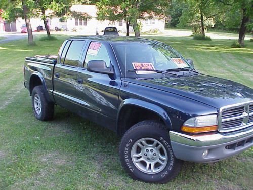 2004 dodge dakota 4x4,crewcab,5 speed trans,loaded,cold ac,very sharp looking