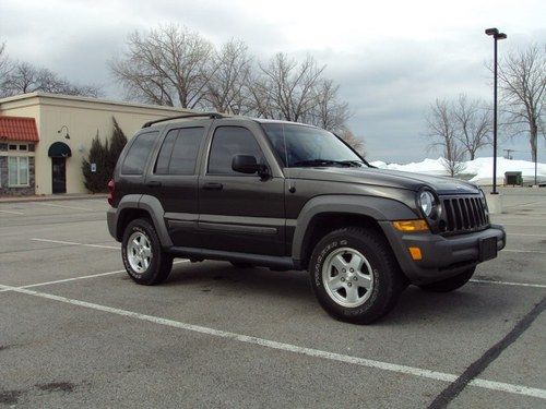 2006 jeep liberty 4-door 2.8l diesel 4x4 must see