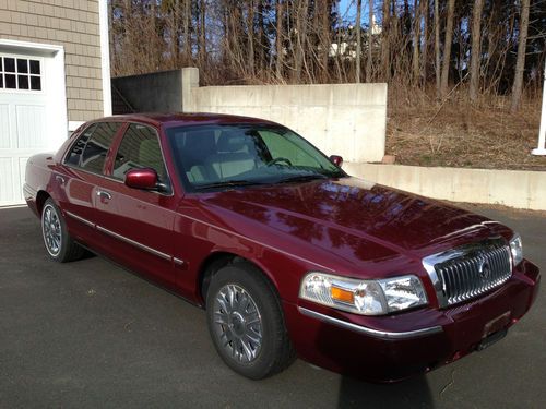 2007 grand marquis gs low miles one owner 14031 miles