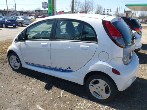 Mitsubishi i-miev se electic car - 112 mpge + plug in charger