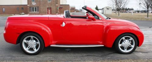 2004 chevrolet ssr convertible hard-top, low miles, rare find