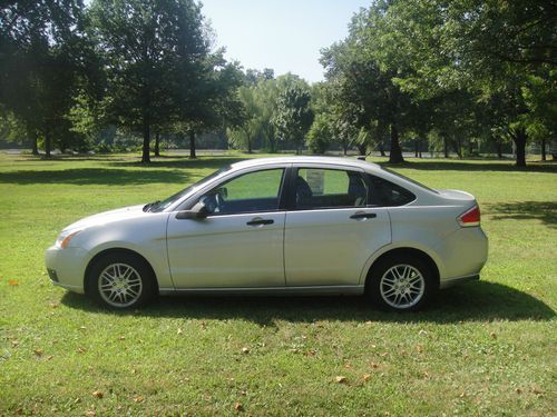 2009 ford focus se in great condition, loaded,great gas saver .