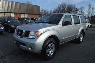 2006 nissan pathfinder,four wheel drive,3rd seat,cd player,only 74k miles low