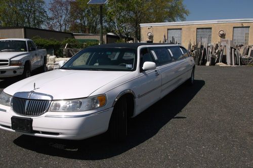Gorgeous formal stretch limo for 10 -ready to work