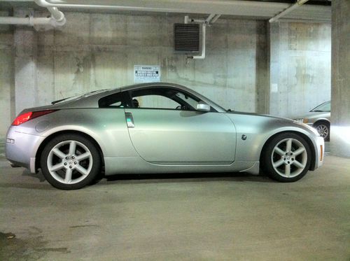 2004 nissan 350z touring coupe 2-door 3.5l