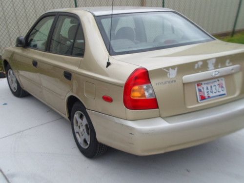 2001 hyundai accent gl sedan 4-door 1.6l