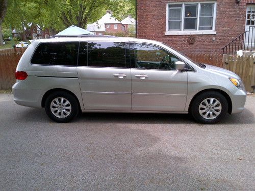 2009 honda odyssey ex-l mini-van 4-door 3.5l (30,000 miles!!!)