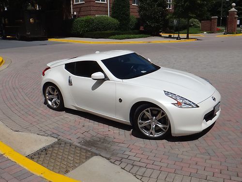 Beautiful rare 2010 nissan 370z touring/sport package!!