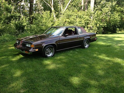 1988 cutlass supreme,  loaded,   t-tops,  26,292 miles,  excellent condition
