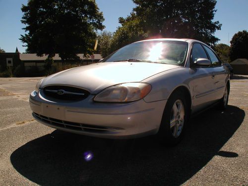 Very nice one owner, low mileage, non smoker 2000 taurus se.