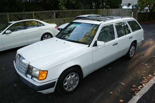 1992 mercedes-benz 300te ,  4-door  wagon. 3rd row seat!!!! very clean!!