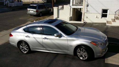 New 2013 infiniti m35h cheapest on ebay $1500 in extras