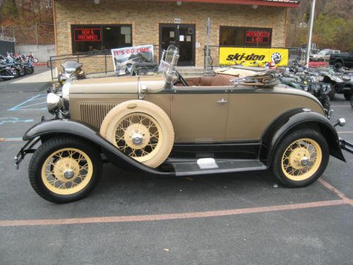 1930 ford cabriolet  (sport coupe?)