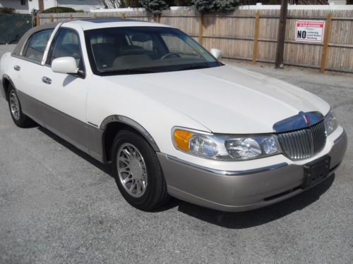 2000 lincoln town car signature sedan 4-door 4.6l