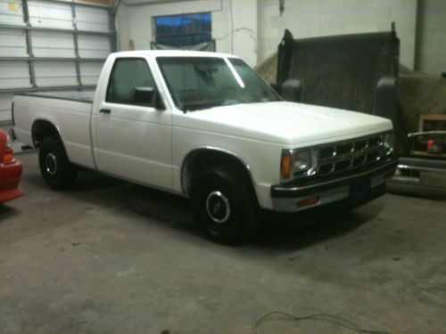 1990 chevy s10 reg cab shortbed 2wd  low miles