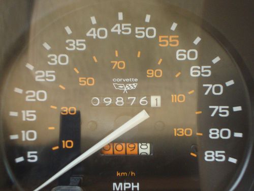 1982 corvette w/ orig glass t tops -dead mint !! -  9800 orig miles !! obo