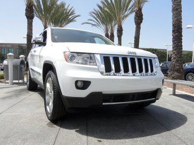 Overland suv 5.7l nav clean carfax low miles smoke free excellent condition