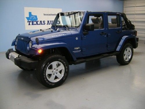 We finance!!  2010 jeep wrangler unlimited sahara 4x4 auto soft top tow cd 1 own