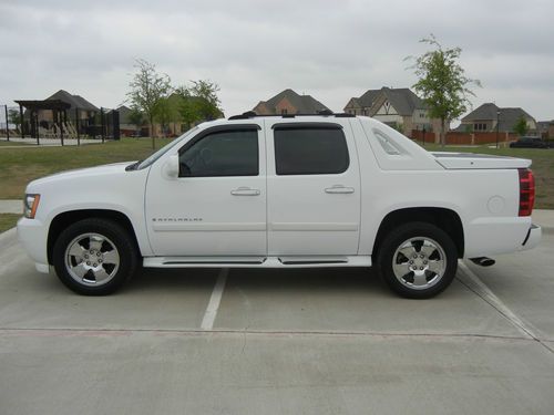 Loaded! chevy avalanche ss 4x4, leather, power everything, options galore!!